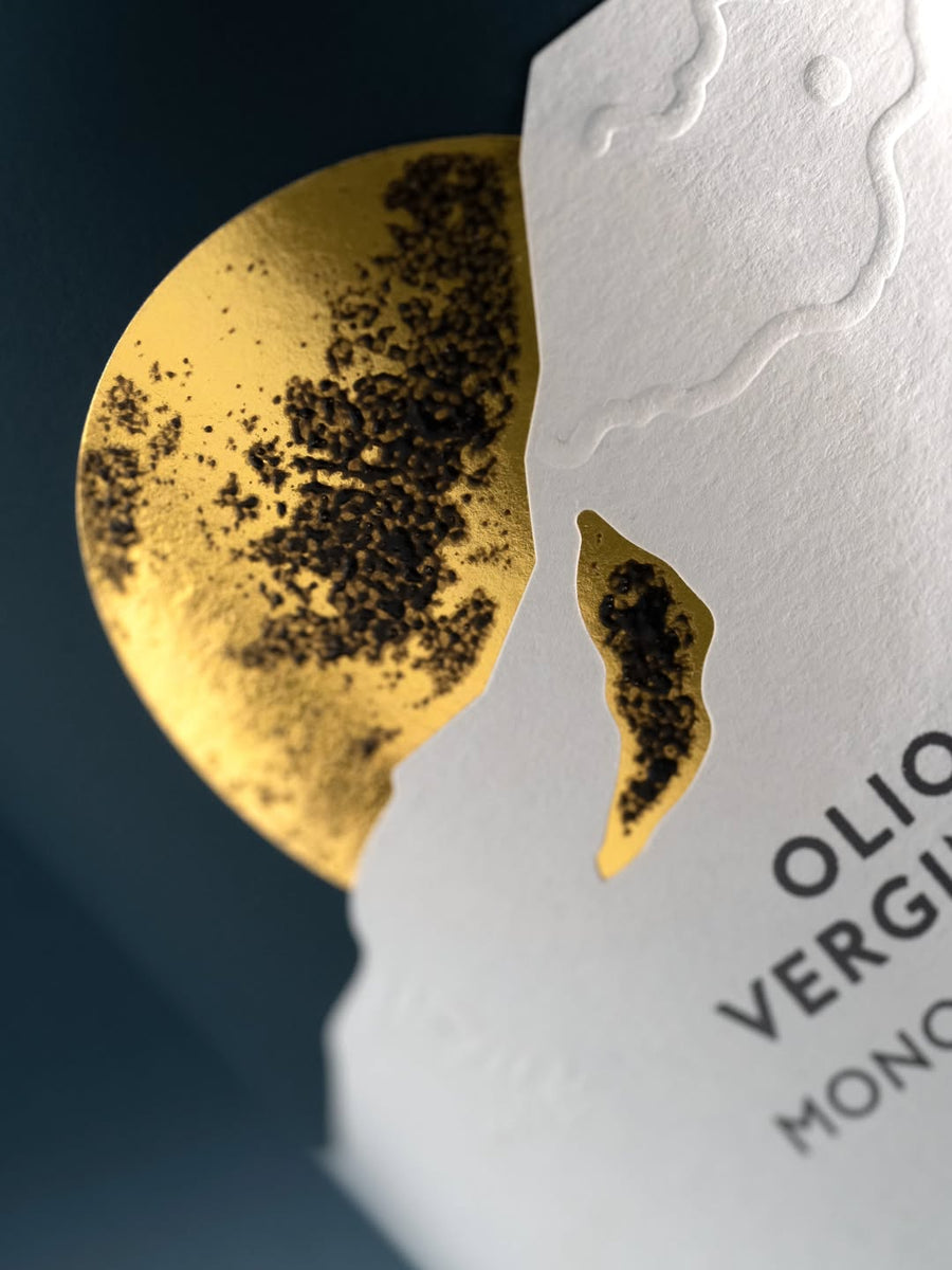 Il cerchio in oro a caldo al centro della Gift Box